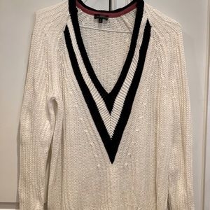 V-neck preppy collegiate sweater🎉